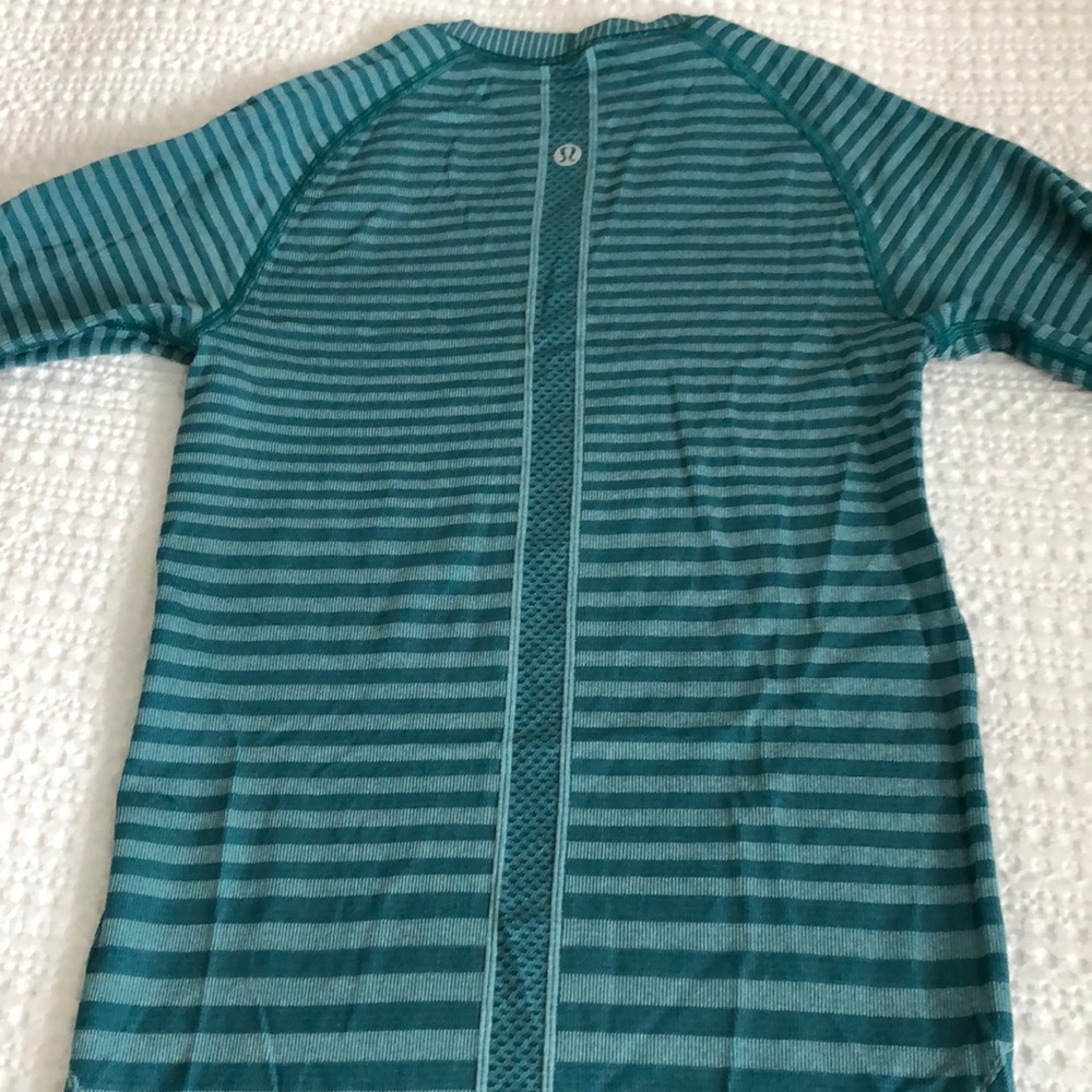 Lululemon long sleeve - Picture 1 of 4
